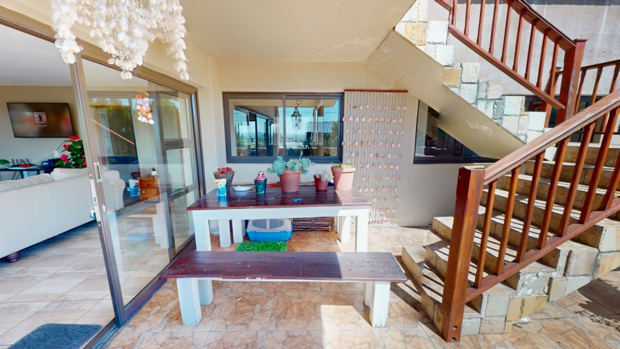 7 Bedroom Property for Sale in Mountainside Western Cape